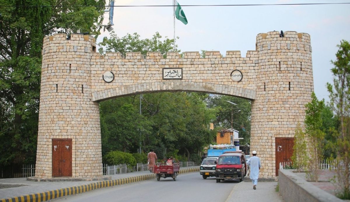 9 Stunning Mountain Passes In Asia Few Tourists Ever Experience 9 Khyber Pass, Pakistan–Afghanistan