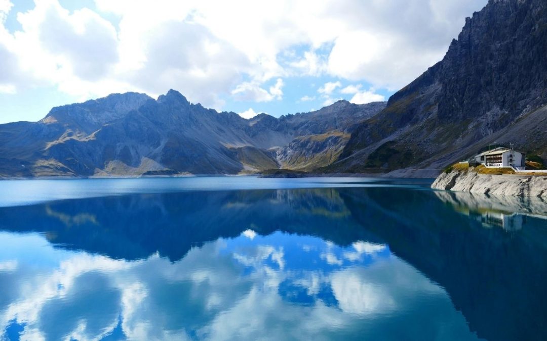 8 Budget-Friendly Travel Tips Perfect for Adventurous Travelers