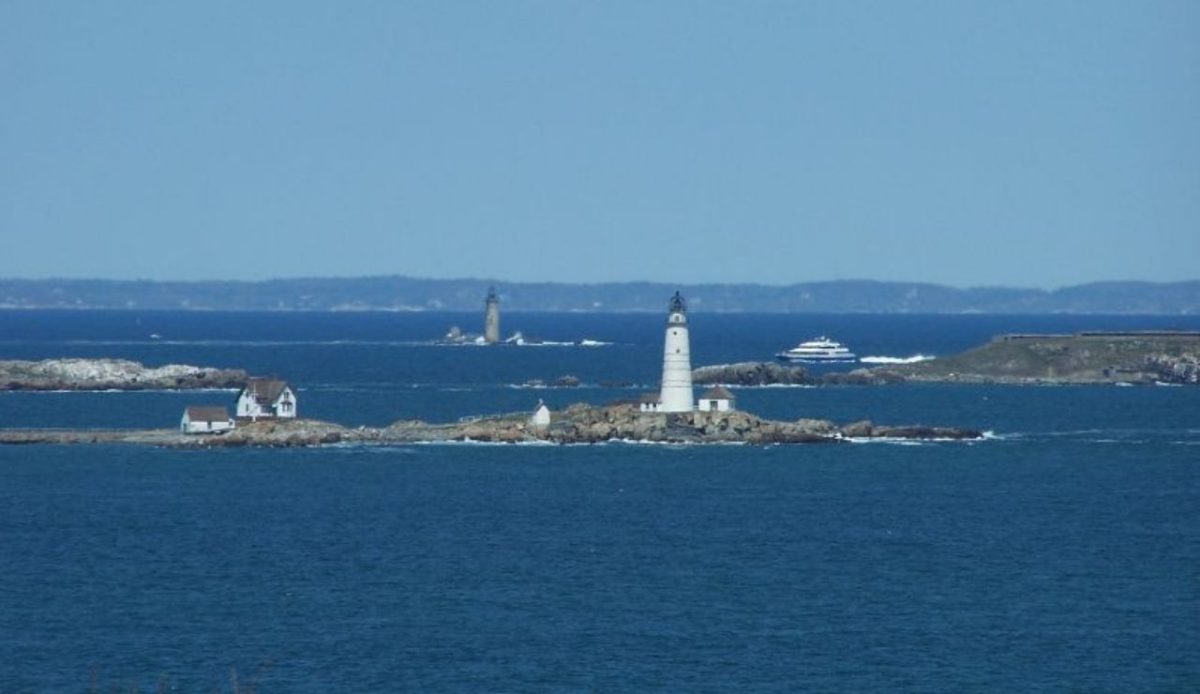 18 Iconic Lighthouses That Mark the Nation’s Shores 3