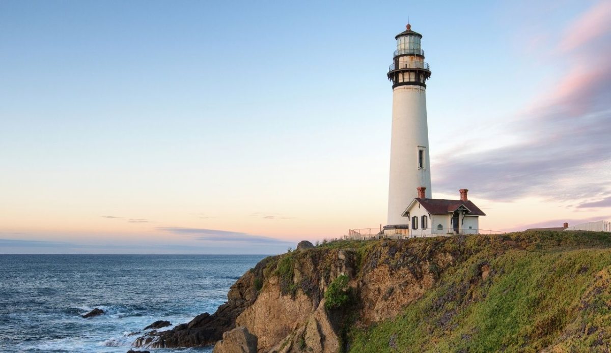 18 Iconic Lighthouses That Mark the Nation’s Shores 8