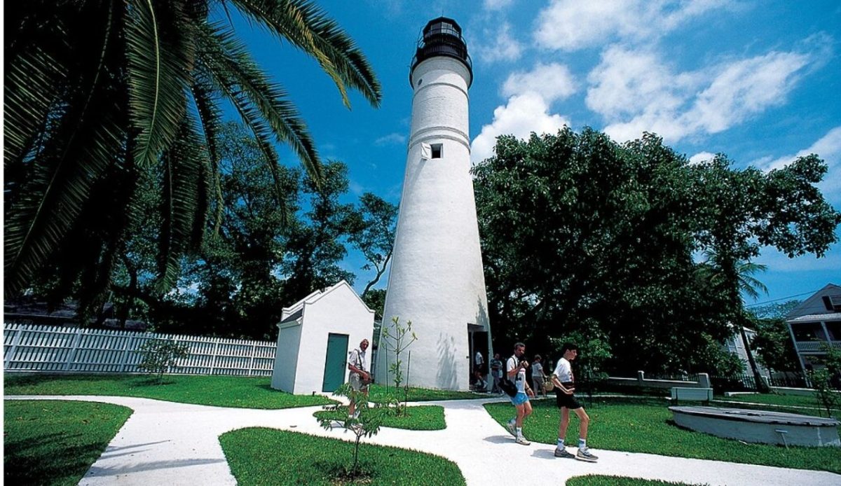 18 Iconic Lighthouses That Mark the Nation’s Shores 9