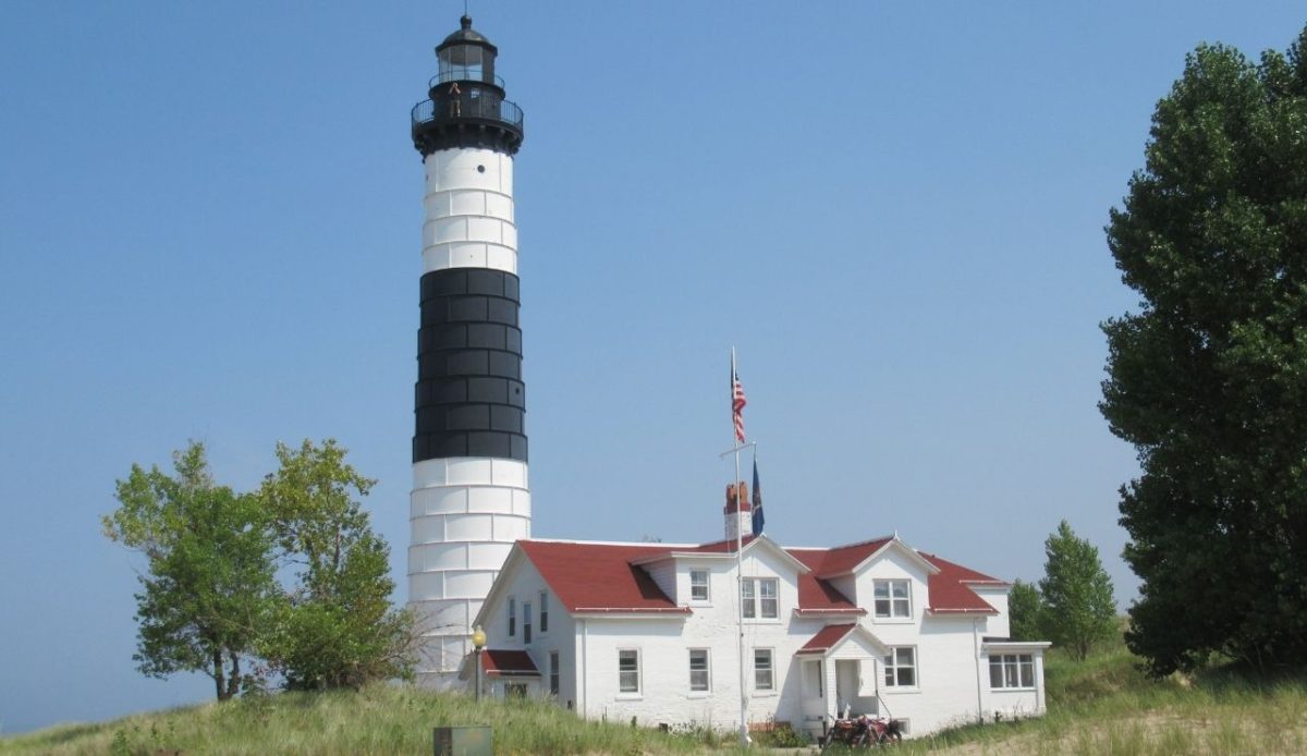 18 Iconic Lighthouses That Mark the Nation’s Shores 13