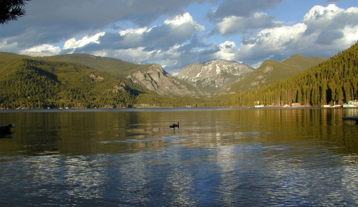 15 Scenic Lakes for a Family Road Trip 9