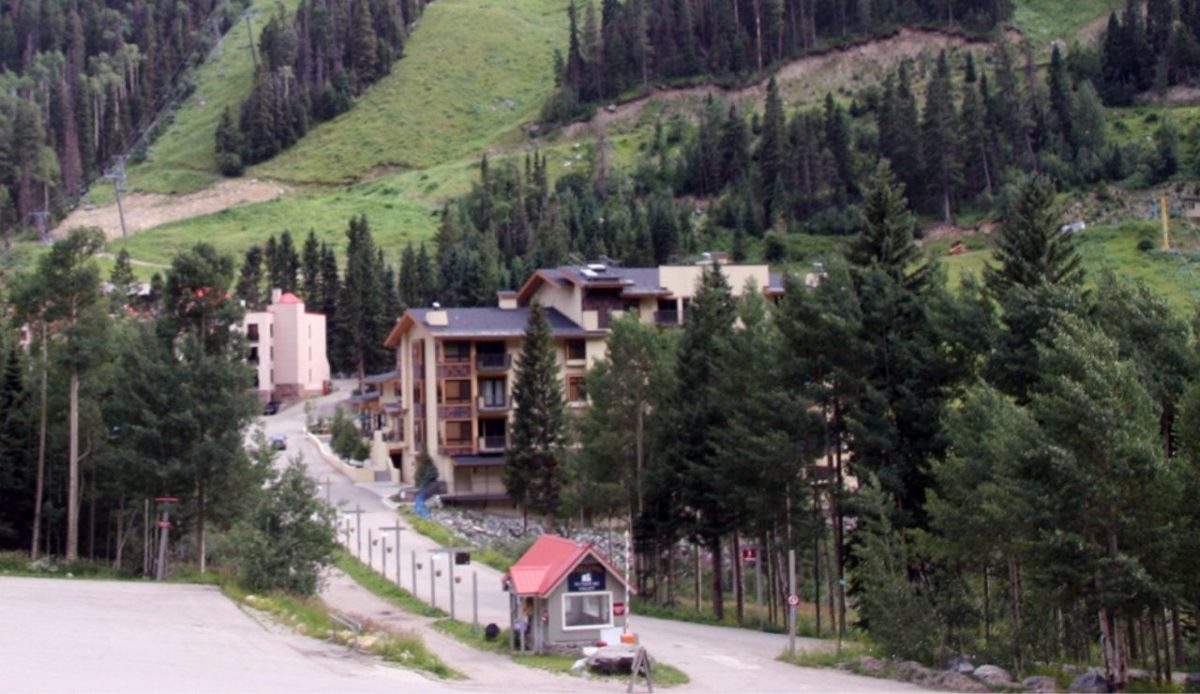 14 Fall Road Trips With Breathtaking Views Across the U.S. 11