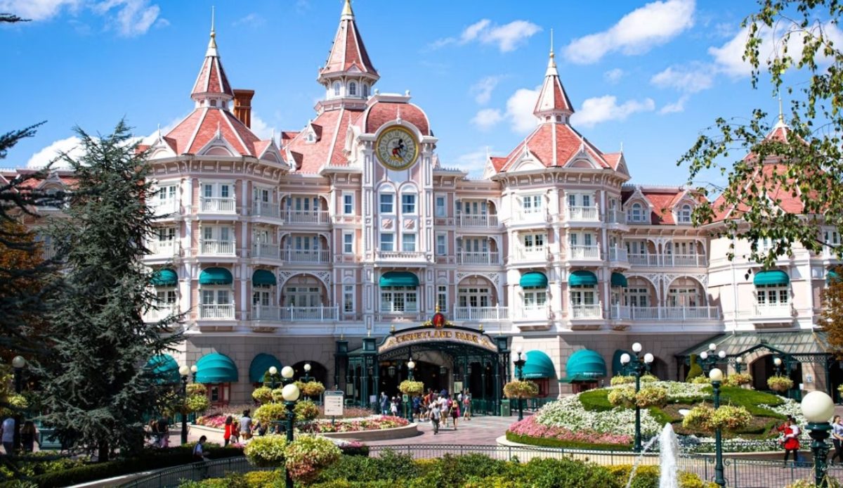 14 Disney Park Secrets Adults Notice but Kids Don’t 3