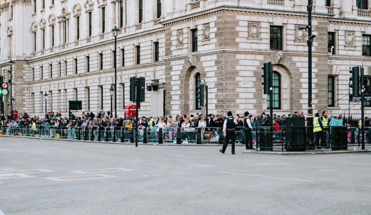 Ignoring Queue Etiquette, United Kingdom
