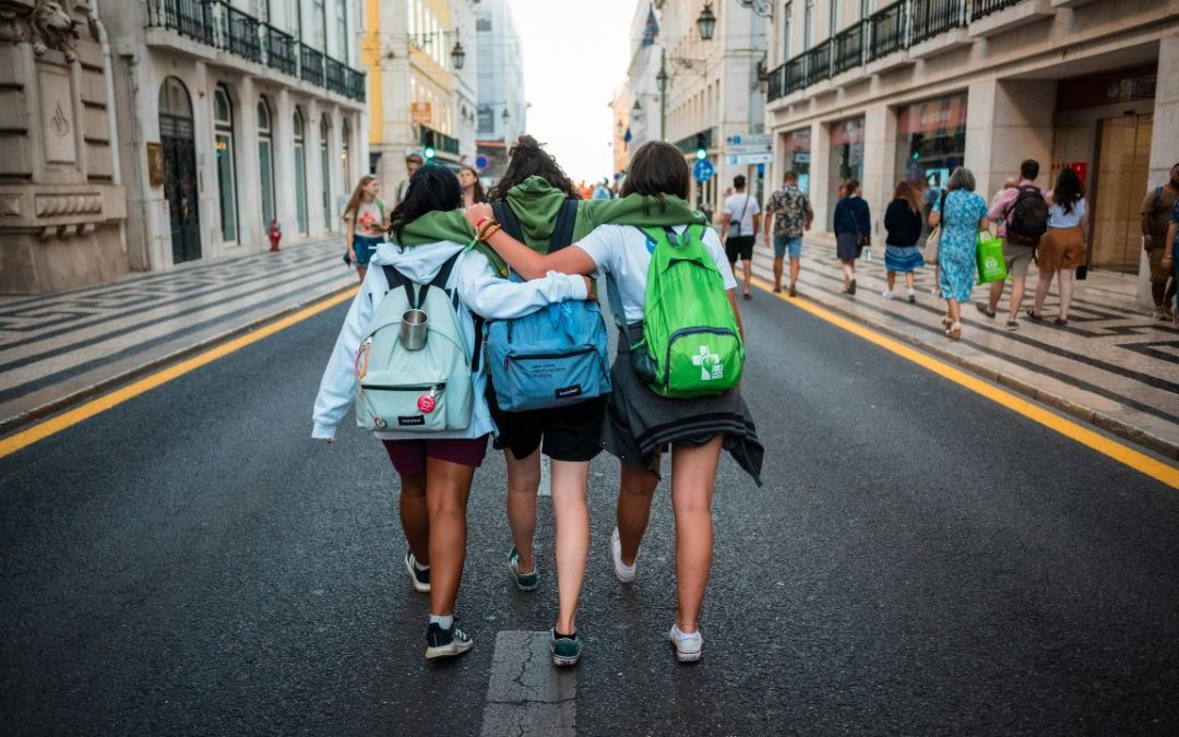 9 Cultural Faux Pas Tourists Often Make Around The World