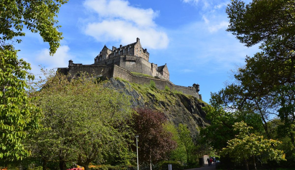11 Haunted And Tragic Destinations That Still Attract Visitors 7 Edinburgh Castle, Scotland
