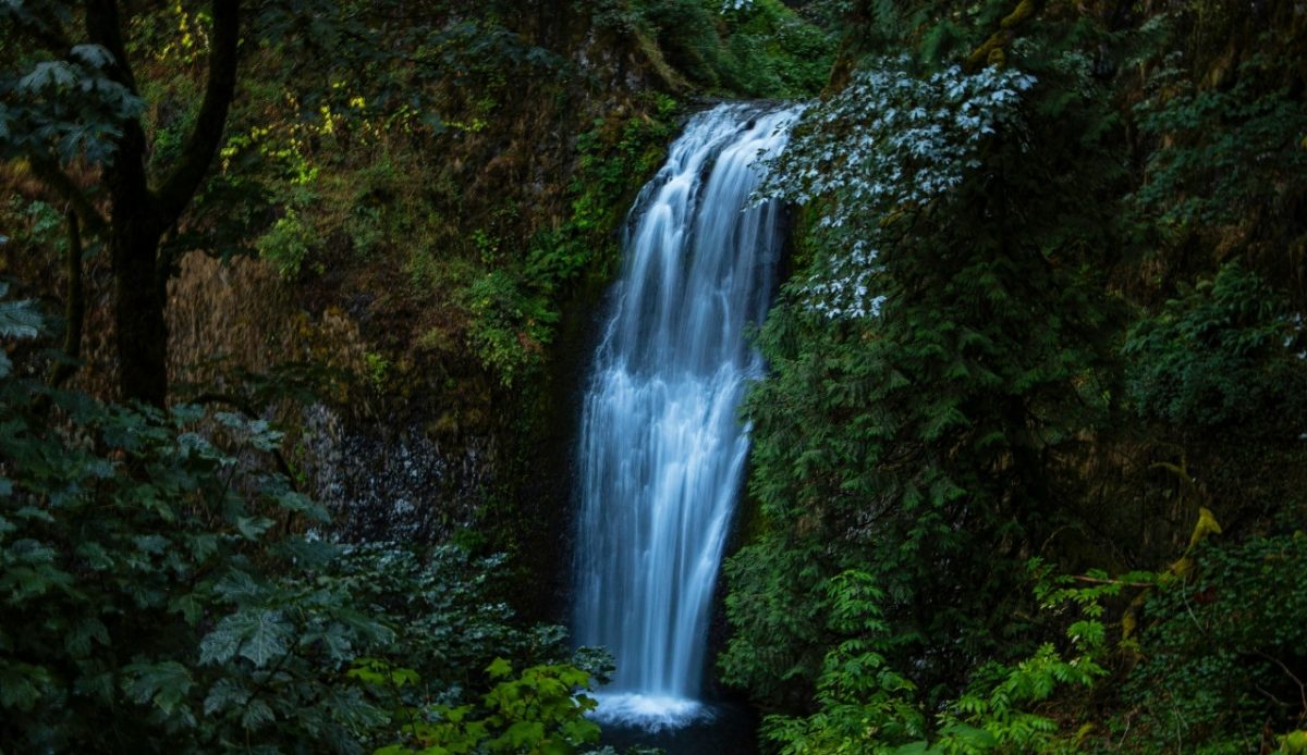 11 Beautiful Waterfalls Across the US Worth Visiting 1 This is a waterfall in the Columbia River Gorge near Portland, Oregon, USA