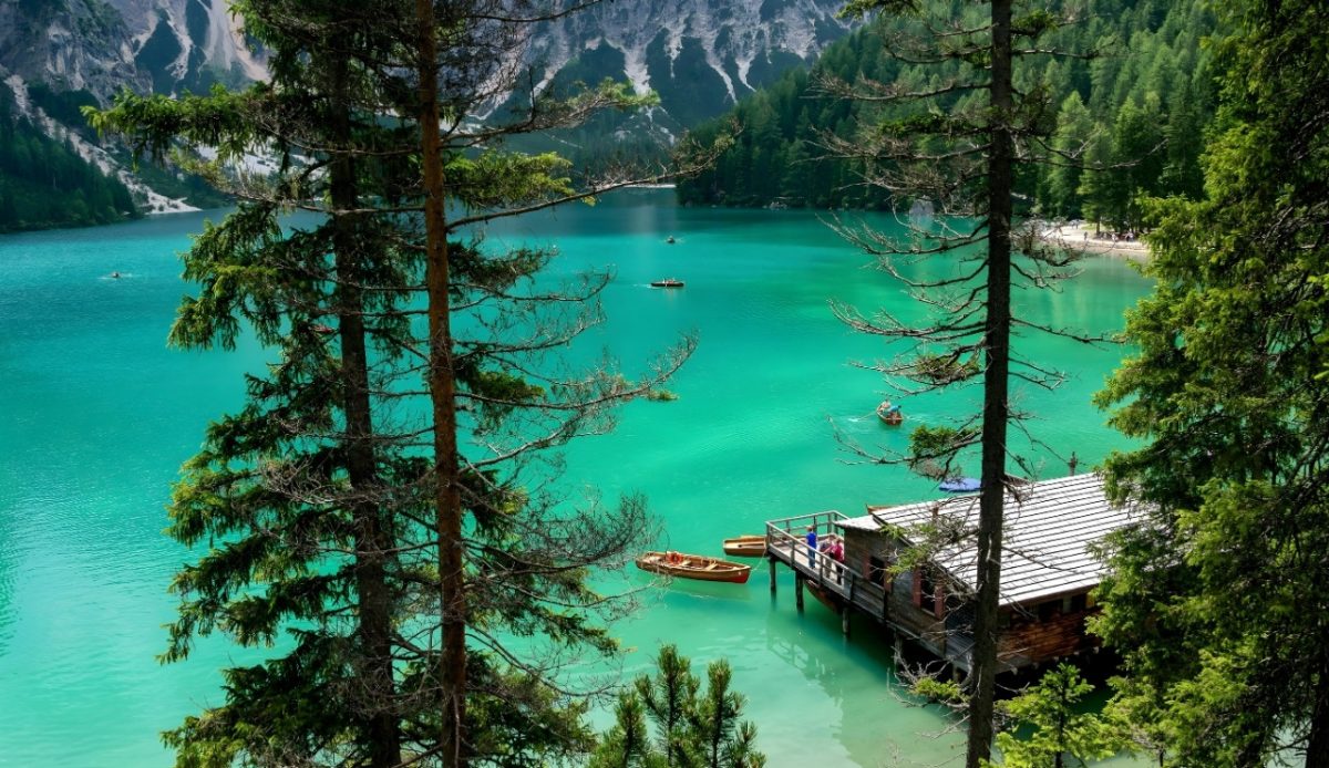 12 Secluded Towns Offer Sweet Escapes in Western Louisiana 6 Boating on Bundick Lake near Reeves, Louisiana