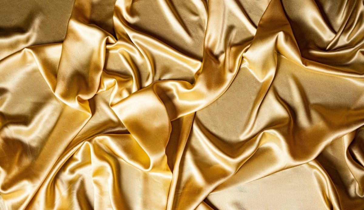 10 Things Never to Wear on a Plane and 6 Smarter Picks Instead 9 Glossy or Silky Fabric