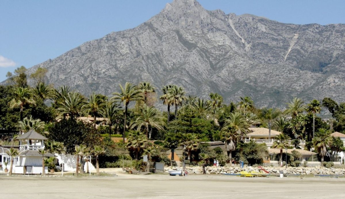 A beach on the Costa del Sol, with the Sierra Blanca in the background        