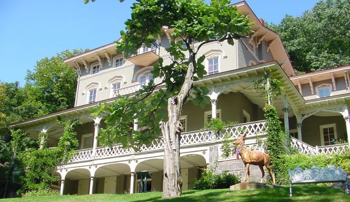 14 Charming Pennsylvania Towns Perfect for a Family Getaway 1 Asa Packer Mansion