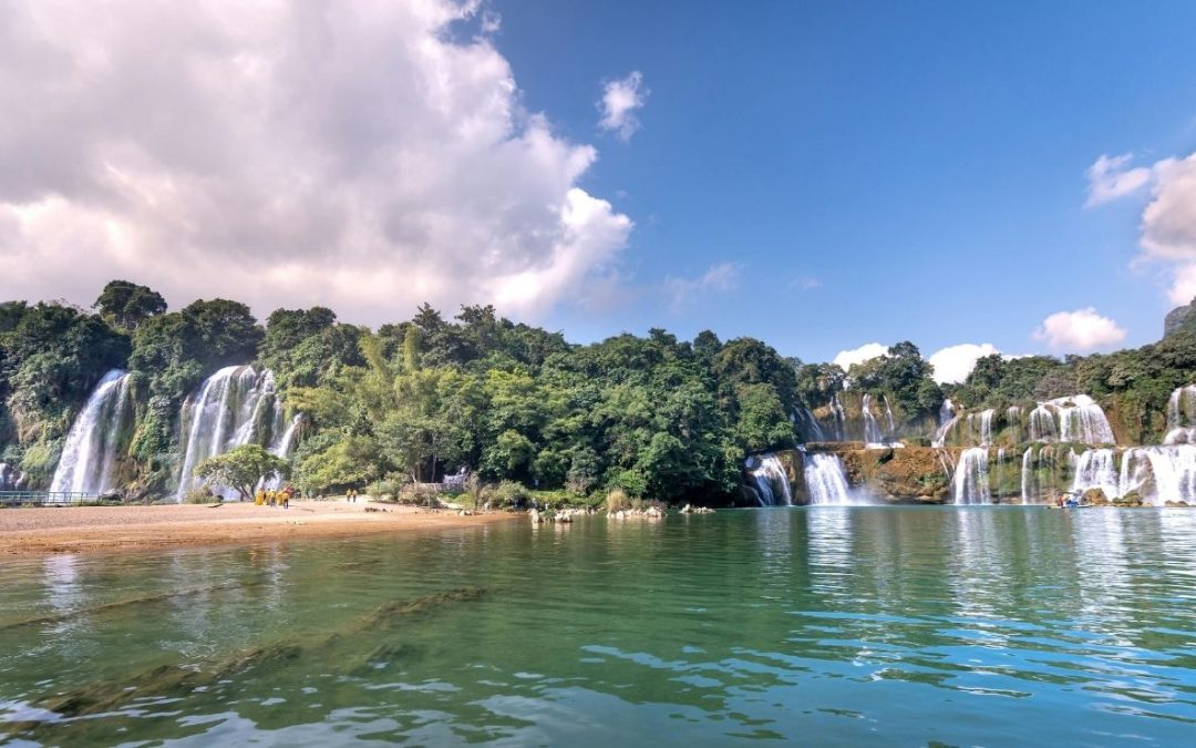 12 Most Beautiful Waterfalls in Asia to Add to Your Bucket List