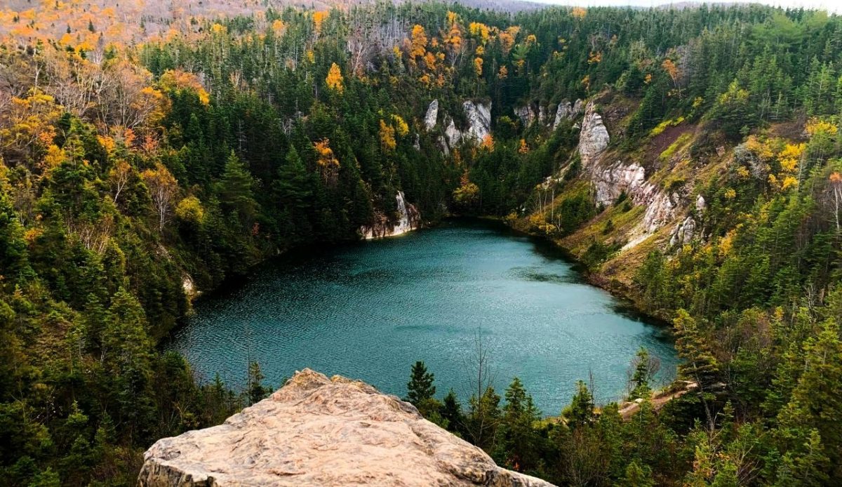 10 Breathtaking Canadian Destinations Everyone Should See Once 7 Cape Breton Island,Nova Scotia,Canada