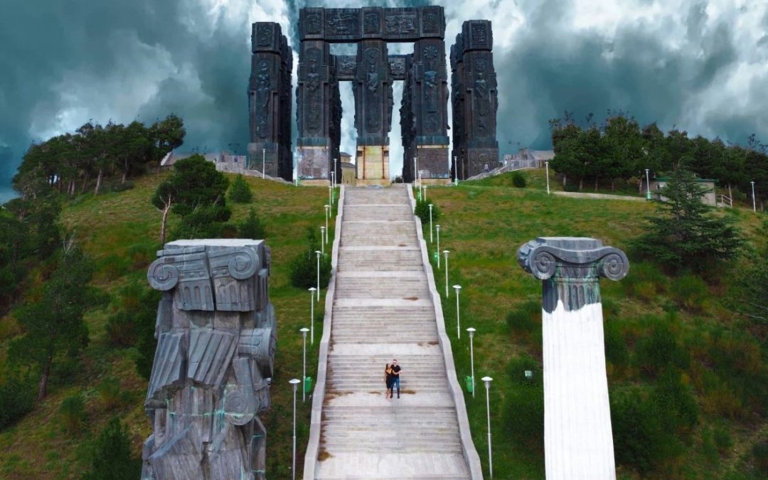 8 Budget-Friendly Fall Destinations Millennials Are Loving Right Now