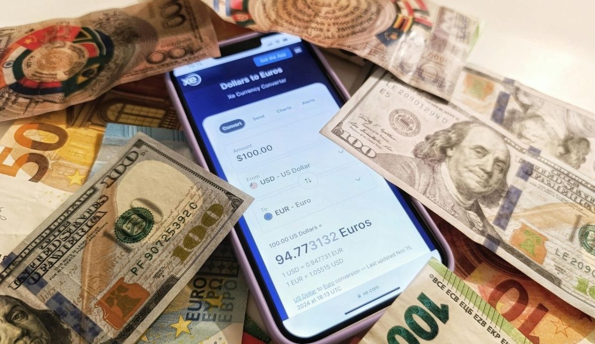 Currency exchange app with cash notes