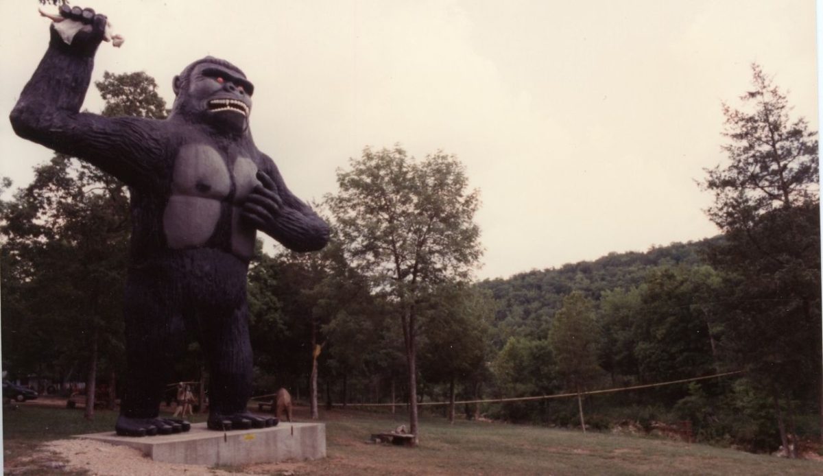 12 Once-Famous U.S. Tourist Spots That Now Sit Empty 5 Dinosaur World (John Agar’s Land of Kong) – Beaver, Arkansas