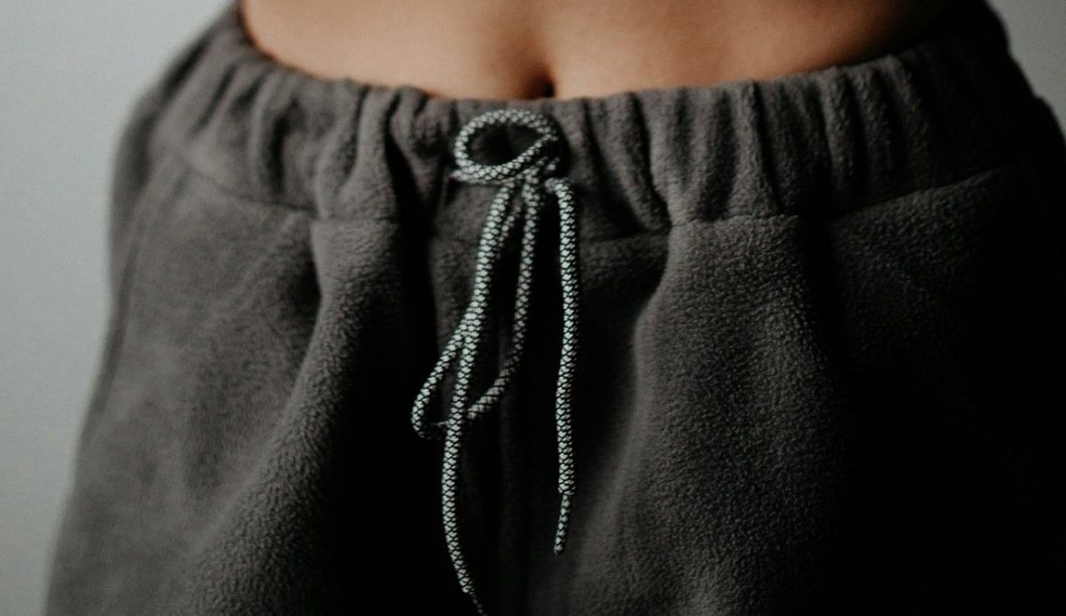 10 Things Never to Wear on a Plane and 6 Smarter Picks Instead 16 Elastic waistband