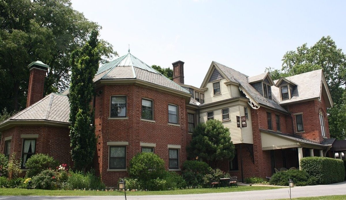 14 Charming Pennsylvania Towns Perfect for a Family Getaway 12 The Sayre Mansion, Bethlehem, Pennsylvania