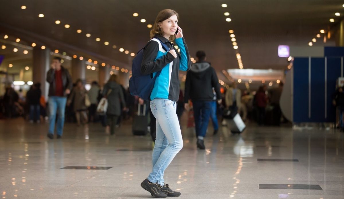 The Unspoken Rules of Airport Lounges and Why They Matter 3 Girl talking on phone in airport