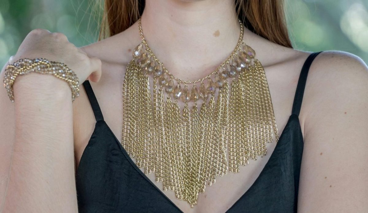 10 Things Never to Wear on a Plane and 6 Smarter Picks Instead 4 Heavy Jewelry