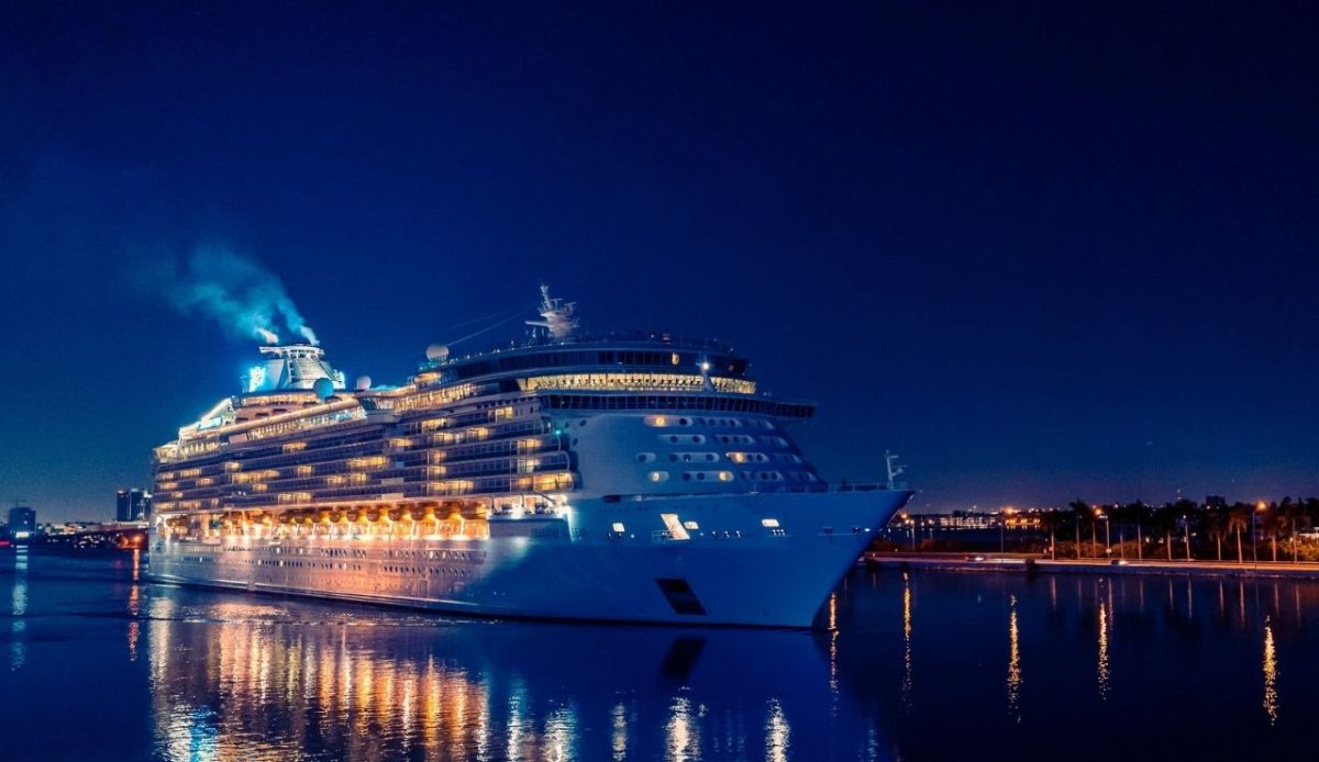 12 Romantic Things for Couples to Do in Nashville TN 2 Illuminated cruise ship sailing at night