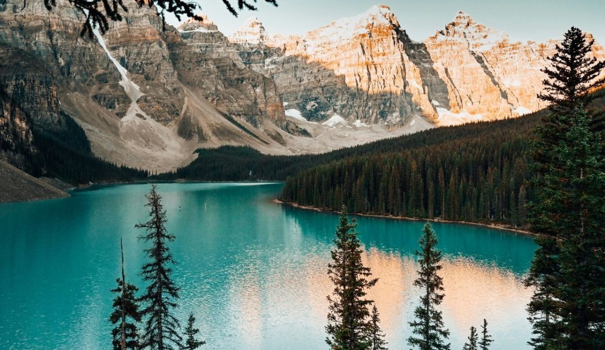 10 Breathtaking Canadian Destinations Everyone Should See Once 3 Moraine Lake, Alberta, Canada