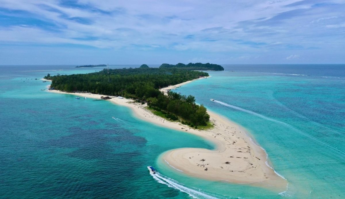 12 Southeast Asian Islands To Visit Before They’re Overrun 8 Mantanani Islands, Malaysia