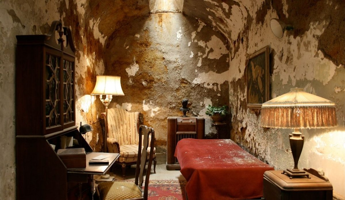 13 Haunted Places in the US Where You Can Spend the Night 2 Eastern State Penitentiary, Philadelphia, Pennsylvania