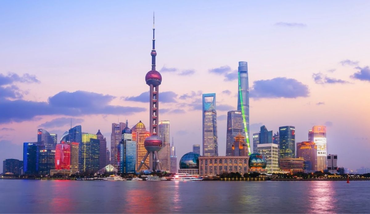 14 Prettiest Destinations To Visit Across China 4 Shanghai skyline with Oriental Pearl Tower and Huangpu River, China