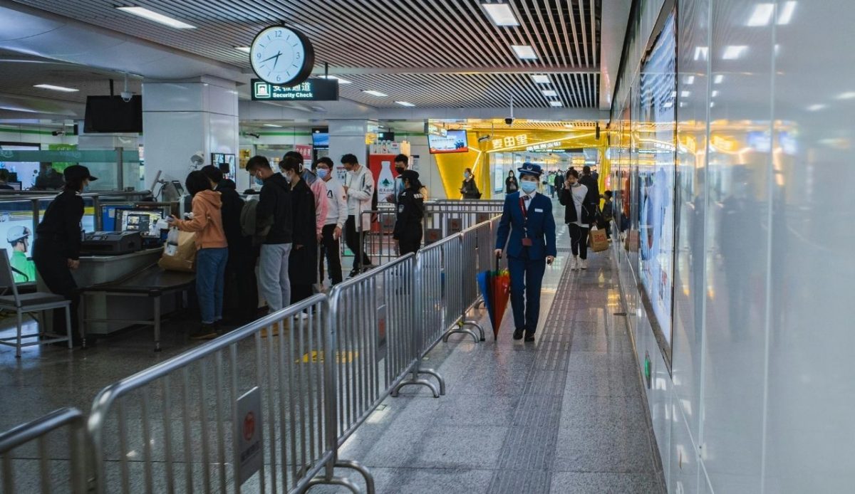 The Unspoken Rules of Airport Lounges and Why They Matter 1 People Walking in the Airport