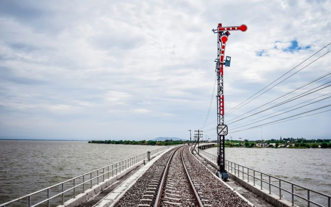 10 Everyday American Phrases That Came From Railroads
