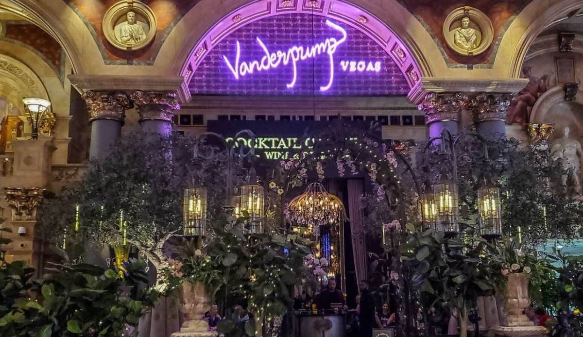 12 Las Vegas Bars Travelers Can’t Stop Talking About 3 Vanderpump à Paris, Paris Las Vegas