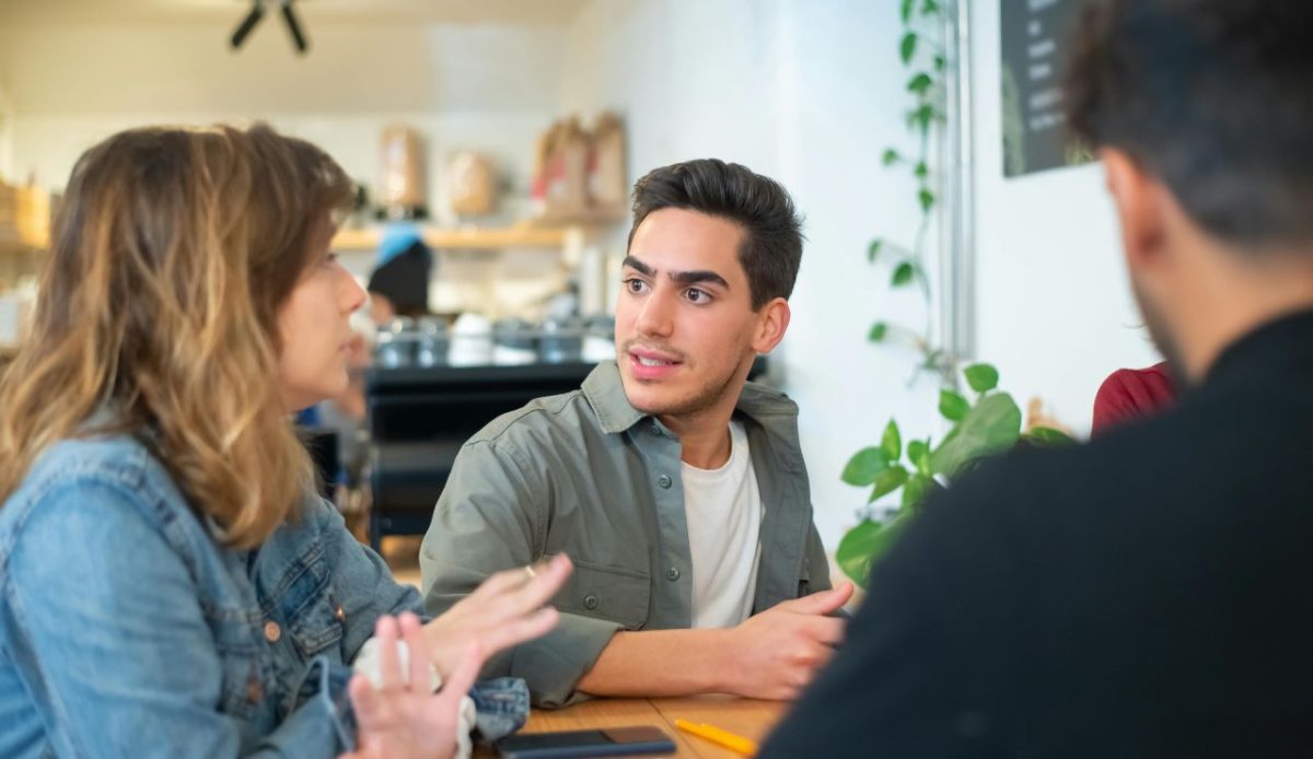 14 Common Mistakes American Tourists Make in Europe 1 Speaking Only English