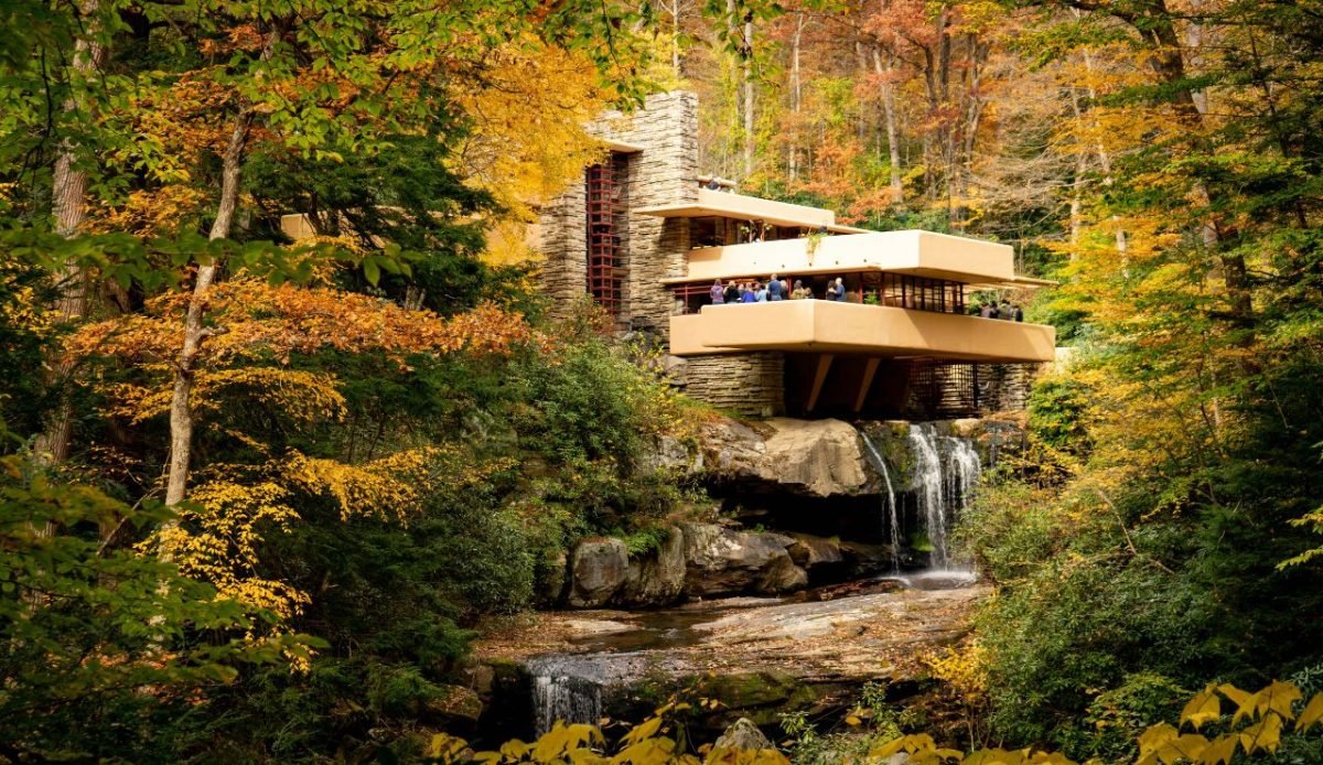 10 Coolest Buildings to See Across the US 5 The Fallingwater House, Mill Run, Pennsylvania