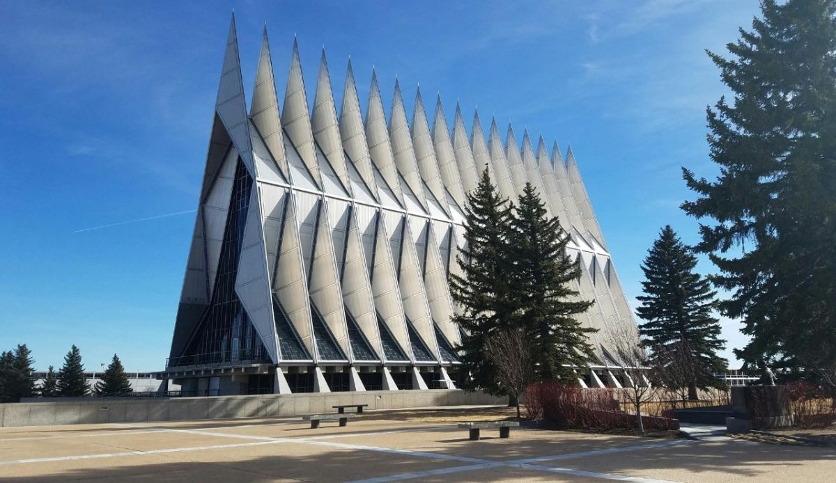 10 Coolest Buildings to See Across the US 6 The U.S. Air Force Academy Chapel, Colorado Springs, Colorado
