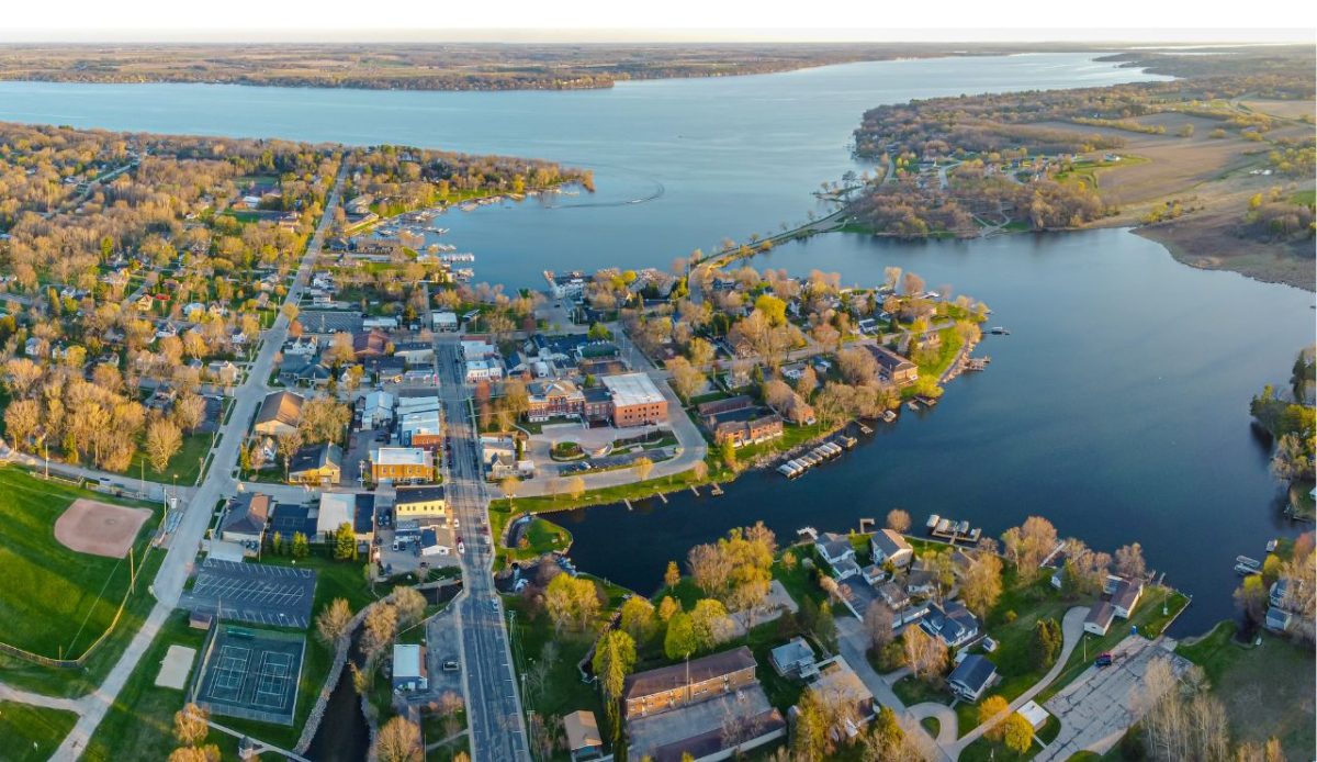 6 Peaceful Wisconsin Lakes and 8 Midwest Towns to Visit Nearby 4 Green Lake
