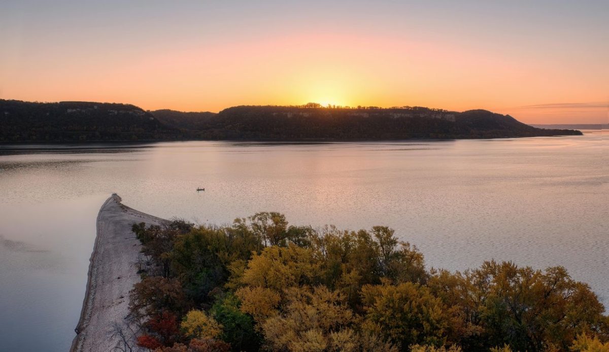 6 Peaceful Wisconsin Lakes and 8 Midwest Towns to Visit Nearby 5 Lake Pepin