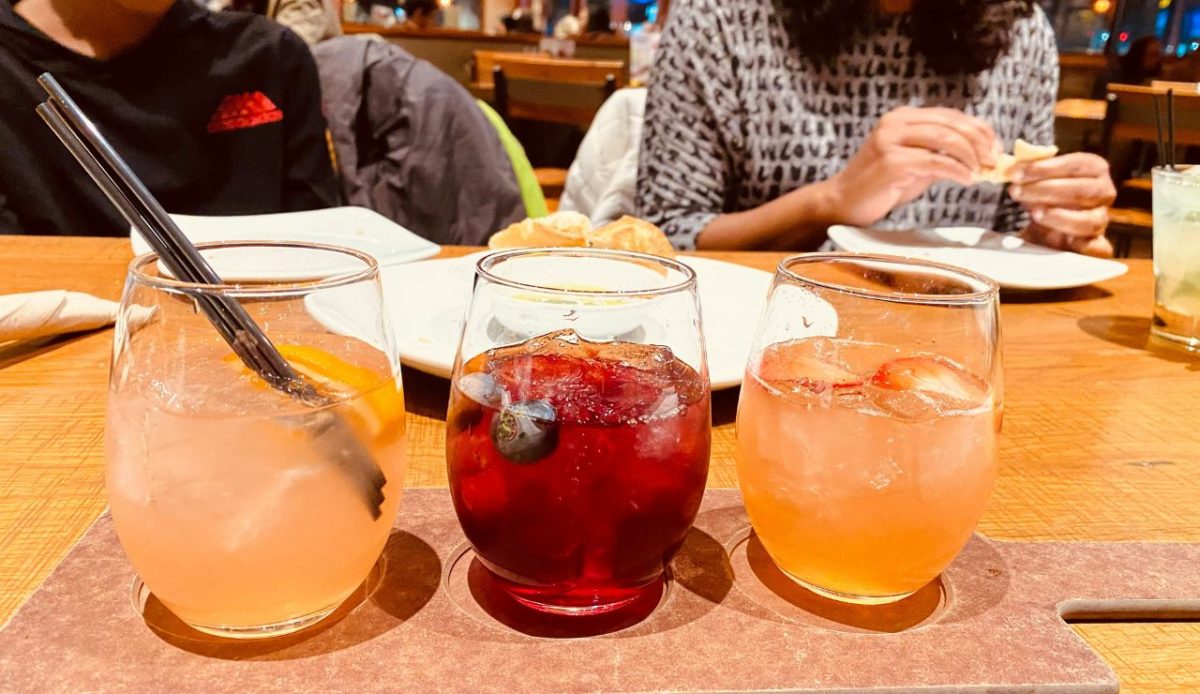 American Tourist Habits That Europeans Find Baffling 4 Oversized Drinks, Water Bottles & Snacks on Foot