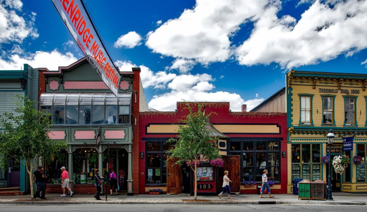 15 Peaceful Colorado Towns Made for Soul Searching Over Ski Slopes 4 Breckenridge