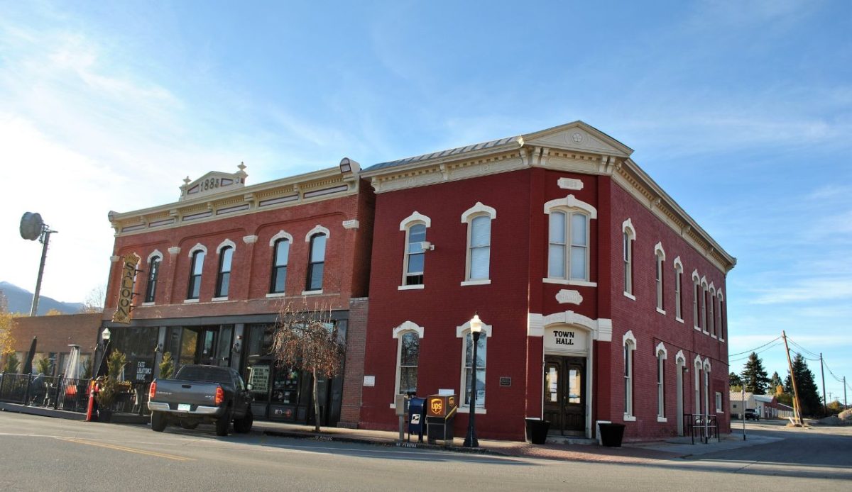 15 Peaceful Colorado Towns Made for Soul Searching Over Ski Slopes 7 Buena Vista