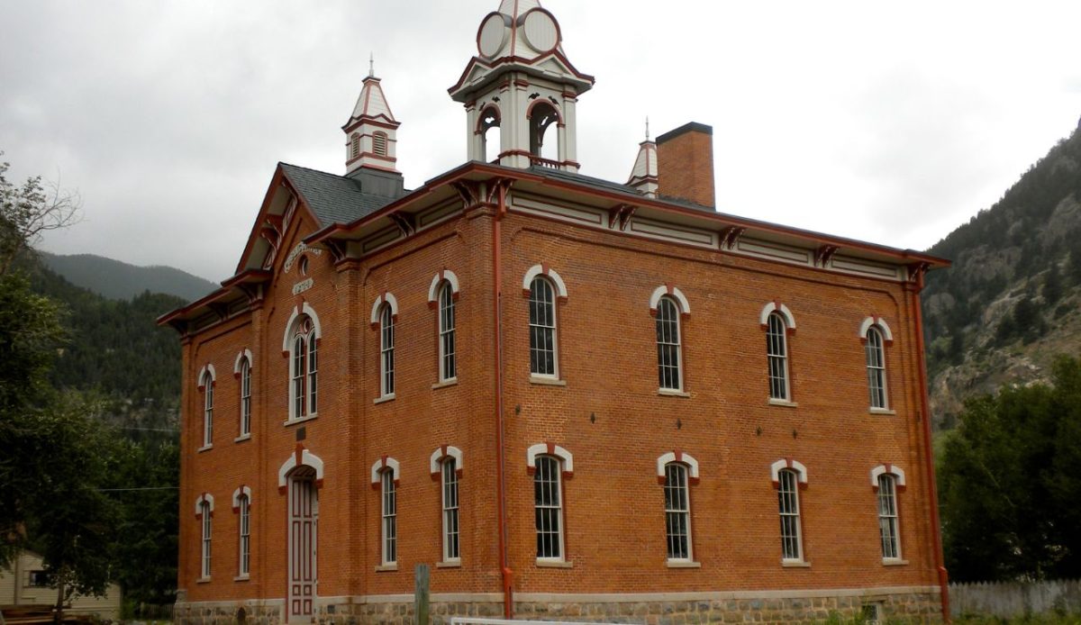 15 Peaceful Colorado Towns Made for Soul Searching Over Ski Slopes 14 Georgetown