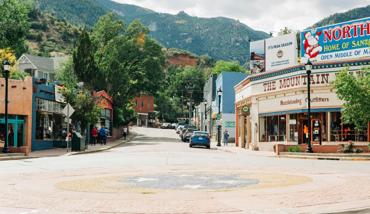 15 Peaceful Colorado Towns Made for Soul Searching Over Ski Slopes 12 Manitou Springs