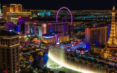 Home 1 12 Las Vegas Bars Travelers Can’t Stop Talking About