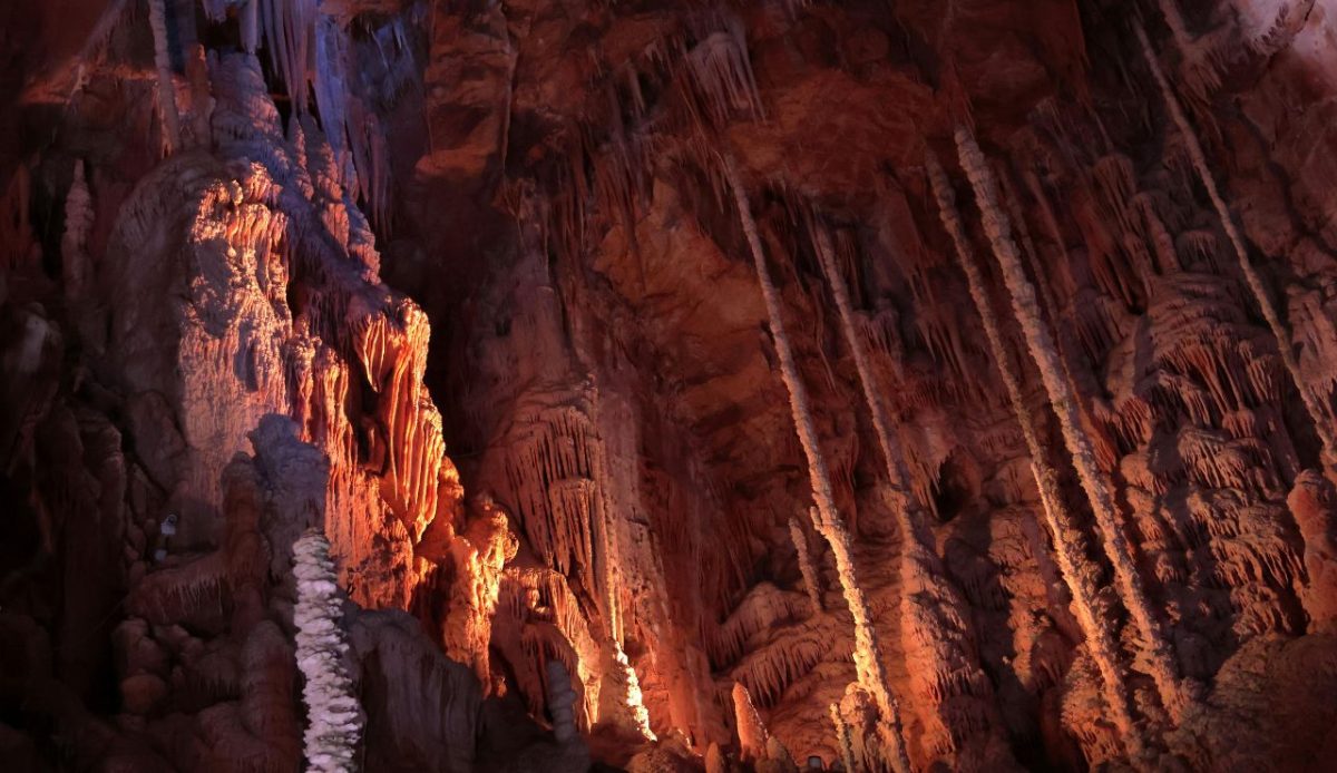 9 Montana Tourist Spots That Surprise Visitors Every Time 2 Lewis and Clark Caverns State Park