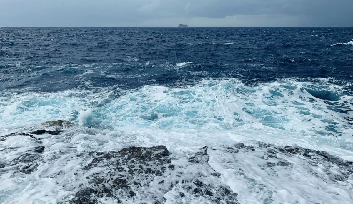 Why You Can’t Travel by Boat Between the Hawaiian Islands 1 Harsh Ocean Conditions & Geography