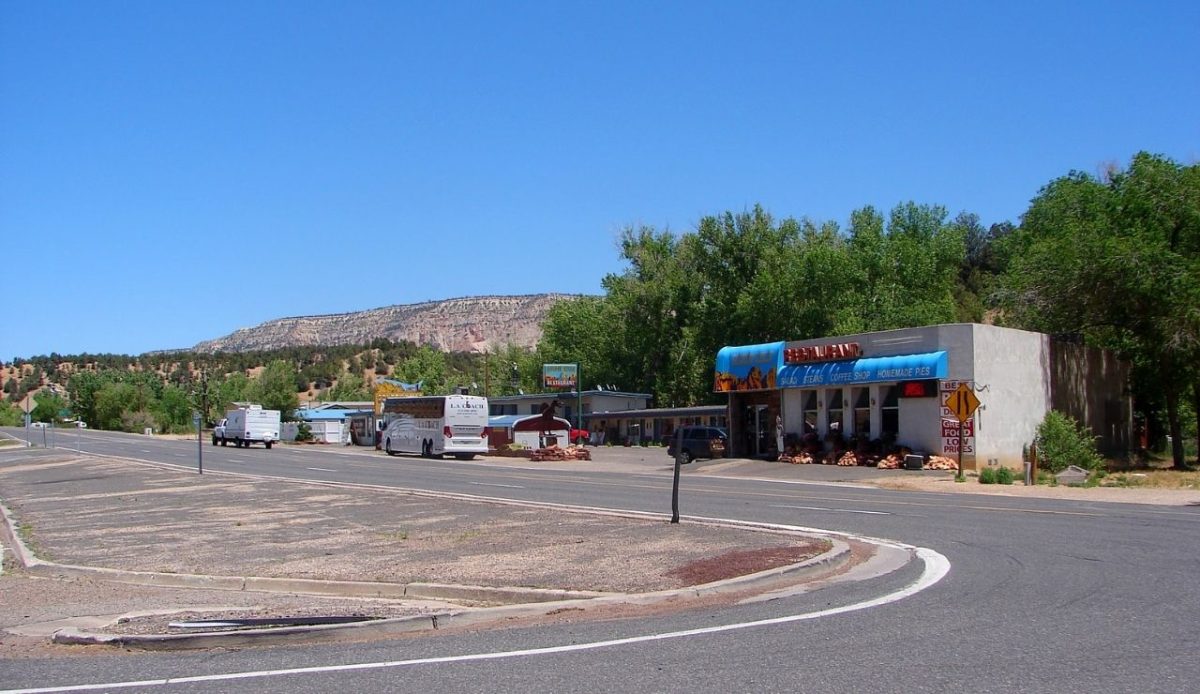 View of Mount Carmel Junction with roadside diners and scenic desert cliffs, Utah, United States