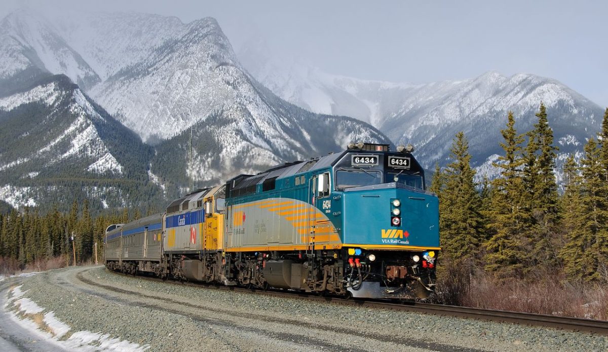 11 Vintage Luxury Trains That Bring Back the Golden Age of Travel 7 The Canadian, Canada