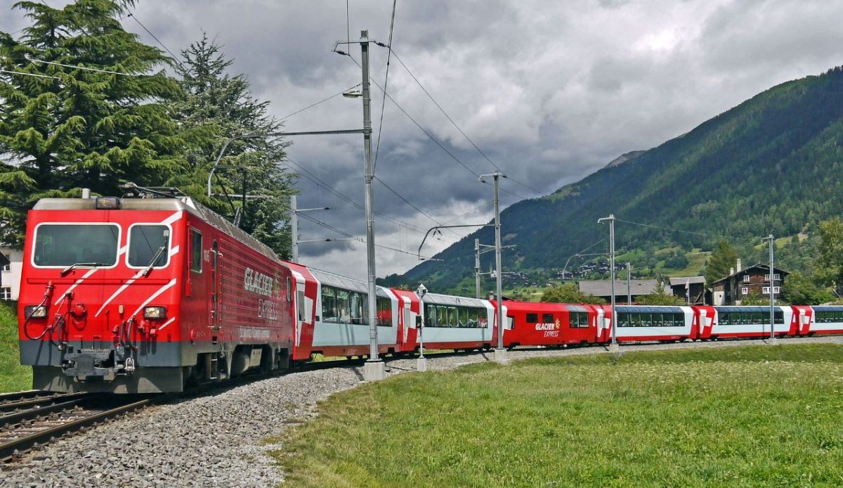 11 Vintage Luxury Trains That Bring Back the Golden Age of Travel 10 Glacier Express, Switzerland